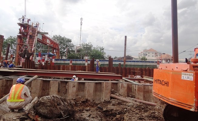Nhiều nguy hiểm vì dự án 10.000 tỉ đồng dừng thi công