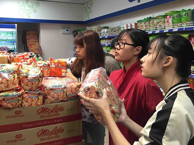 Sao lại buộc mì tôm phải có... sắt, kẽm?