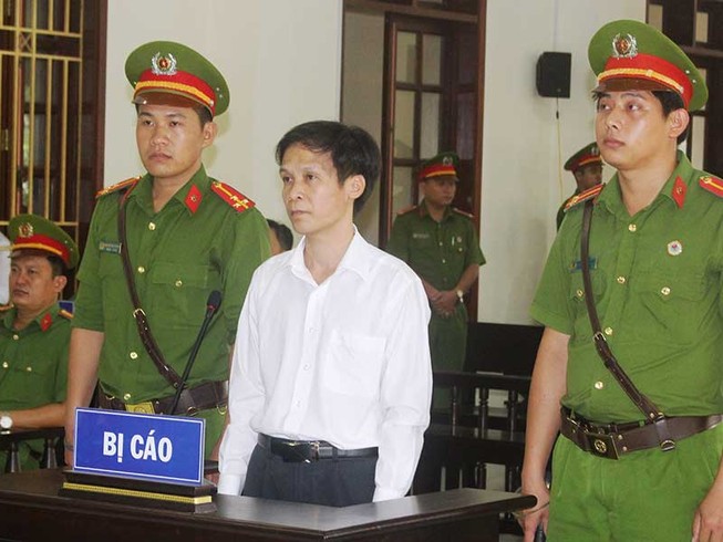 Luật sư bội tín thân chủ nhận 12 năm tù