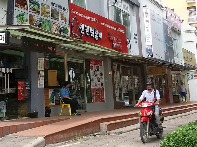 Đề xuất về ‘người nước ngoài góp ít vốn’: Chuyên gia nói gì?