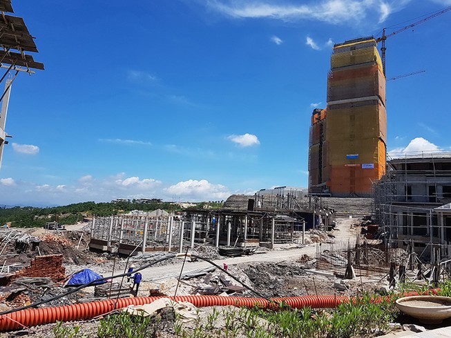 ‘Cạo trọc’ đồi làm sân golf, dự án