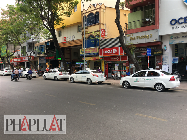 Trùng trùng điệp điệp taxi đội lốt