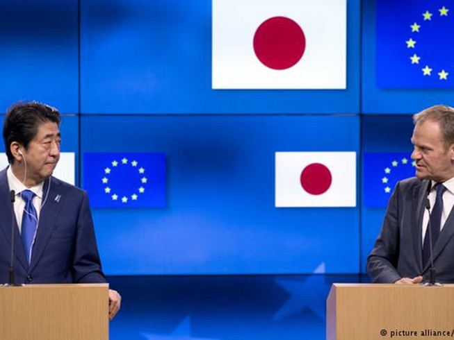 Nhật và EU ‘ngược đường’ ông Trump