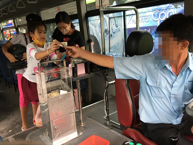 Vé tự động xe buýt: Phiền khách, mệt bác tài!