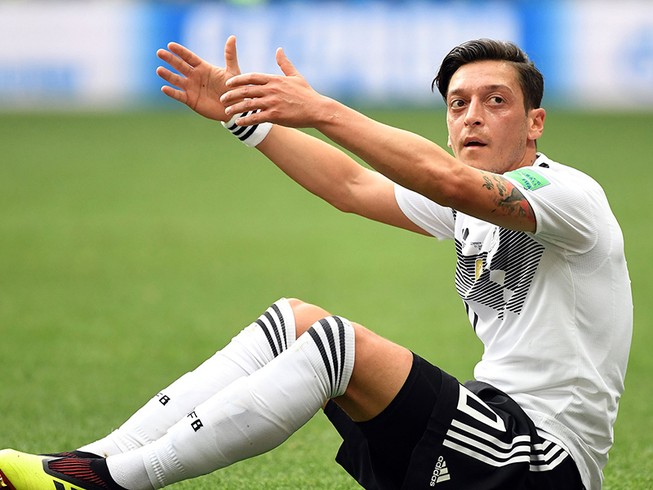 Tâm thư đẫm nước mắt của Ozil