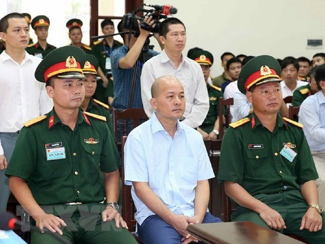 Út ‘trọc’ lãnh 12 năm tù về 2 tội
