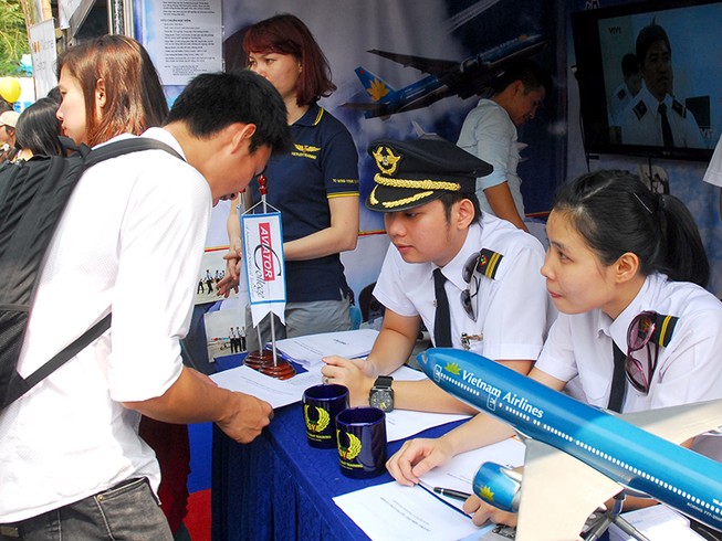 Chờ Vietnam Airlines trả lời tố giác của các phi công