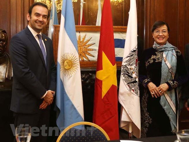 Thúc đẩy hợp tác giữa TP.HCM và TP Buenos Aires