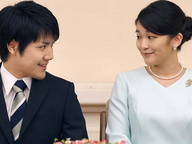 Công chúa Nhật hoãn cưới vì mẹ chồng tương lai mắc nợ