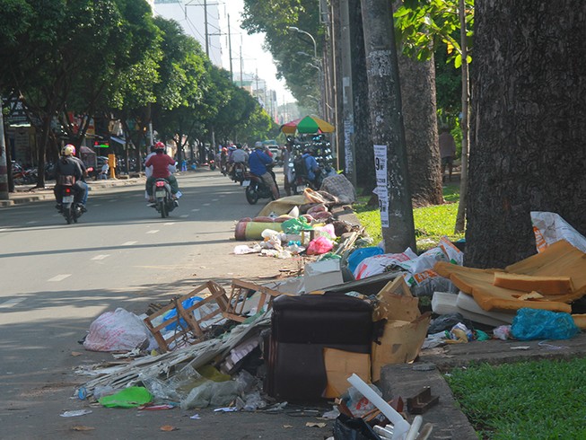 Phạt nguội người xả rác: Phường nói gì?