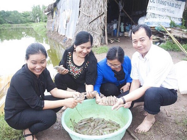 Chuyện bà Mai Thi ‘lên bờ xuống ruộng’