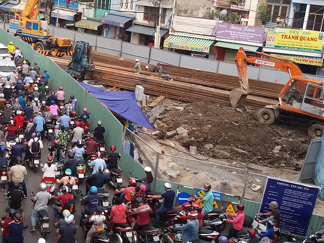 Dân đang khóc ròng vì lô cốt