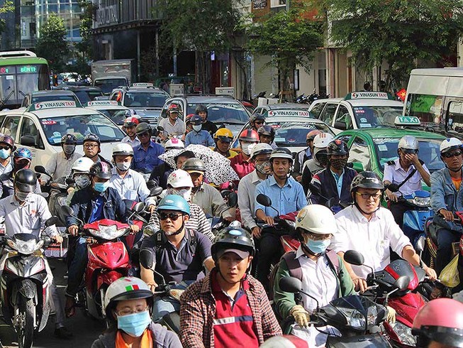9 người dân phải nuôi 1 người hưởng ngân sách