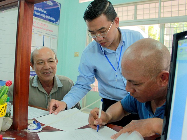 Anh chủ tịch phường luôn mở cửa phòng làm việc đón dân