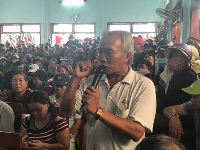 Thanh tra nhà máy rác bị dân chặn đường