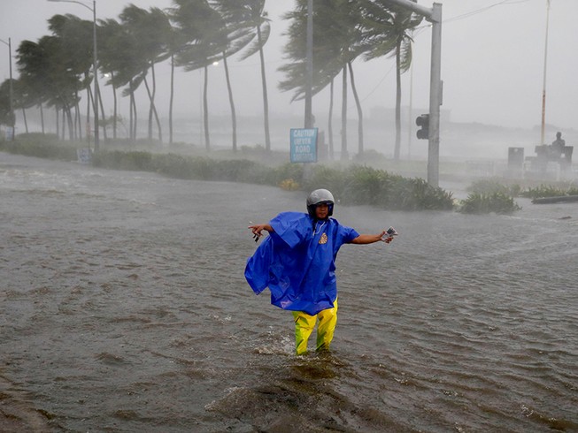 Siêu bão Mangkhut tấn công Philippines và Trung Quốc
