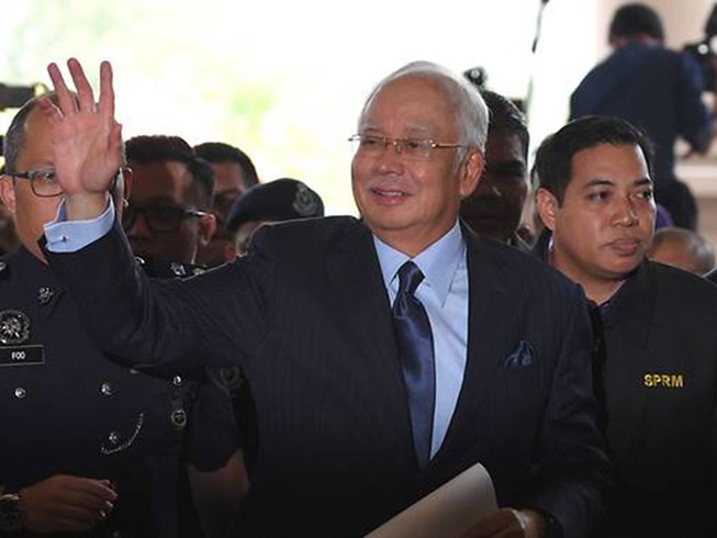 Cựu thủ tướng Malaysia bị khép hàng chục tội danh