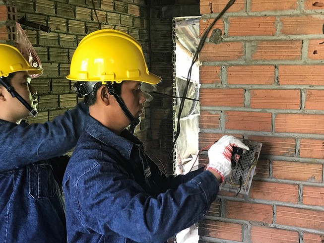 Chuyện chưa kể về những đoàn viên ngành điện