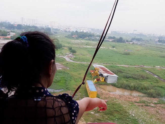 Cư dân phản đối trạm ép rác nằm sát chung cư ở quận 12
