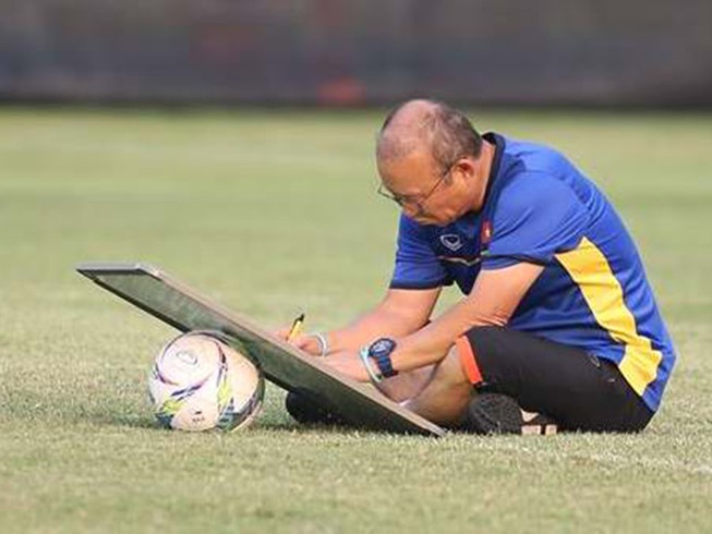 HLV Park Hang-seo và canh bạc AFF Cup