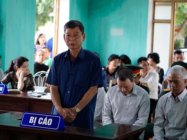 Xẻ thịt đất quốc phòng, nguyên sư đoàn trưởng lãnh án