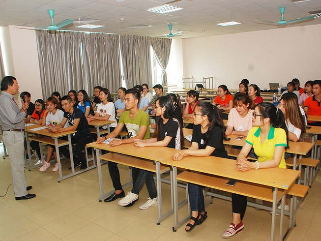 Hàng ngàn sếp công ty du lịch phải… cắp sách đến trường