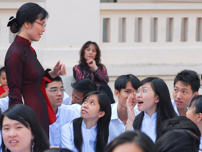 Không dạy được thì đuổi học: Cần gì kỹ sư tâm hồn!