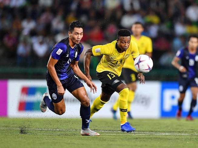 Malaysia chân đá với Lào, đầu chờ gặp Việt Nam