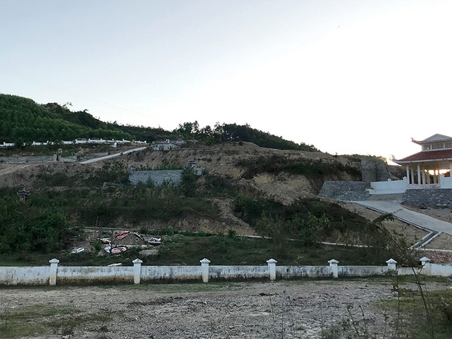 Xin làm nghĩa trang để phá rừng, móc than