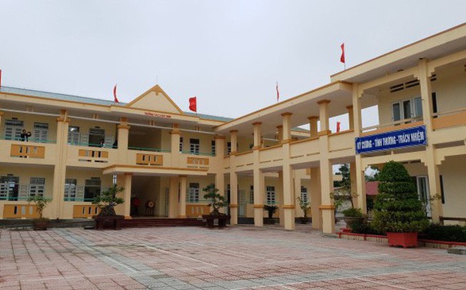 Học sinh nhập viện vì bị phạt 231 cái tát