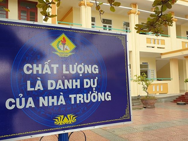 Tát trò 901 cái: Phải khởi tố cô giáo!