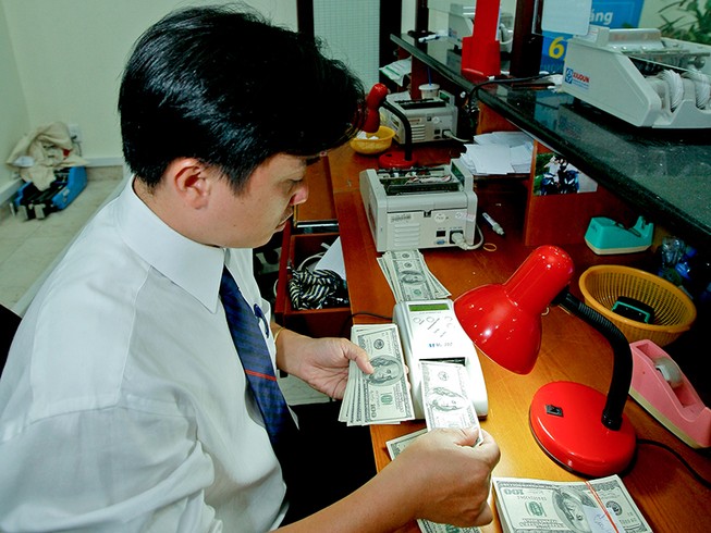 Doanh nghiệp nhập khẩu sẽ không được vay USD nữa?