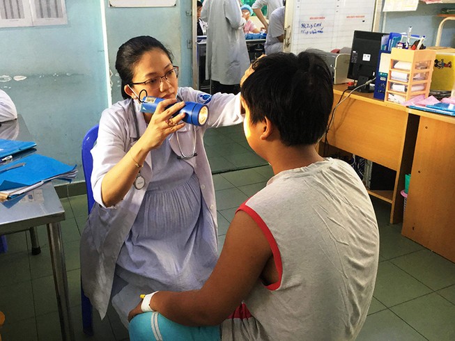 Hoang mang khi nghe con mắc bệnh Tic