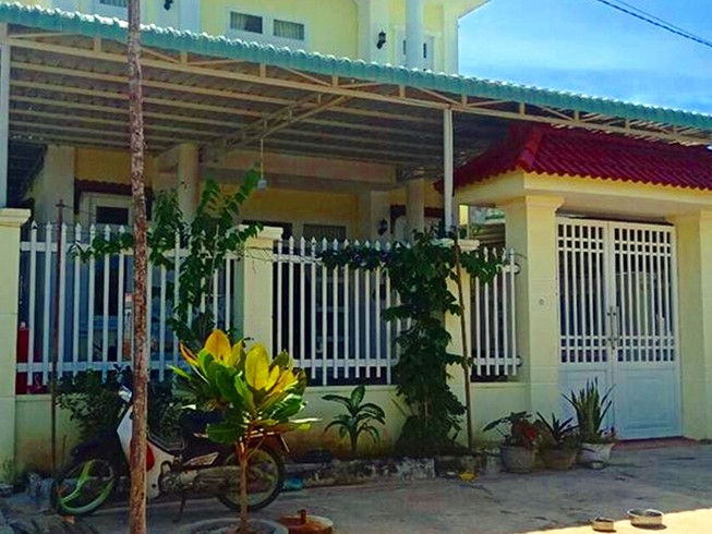 Bị hàng xóm xây nhà nhầm trên đất của mình