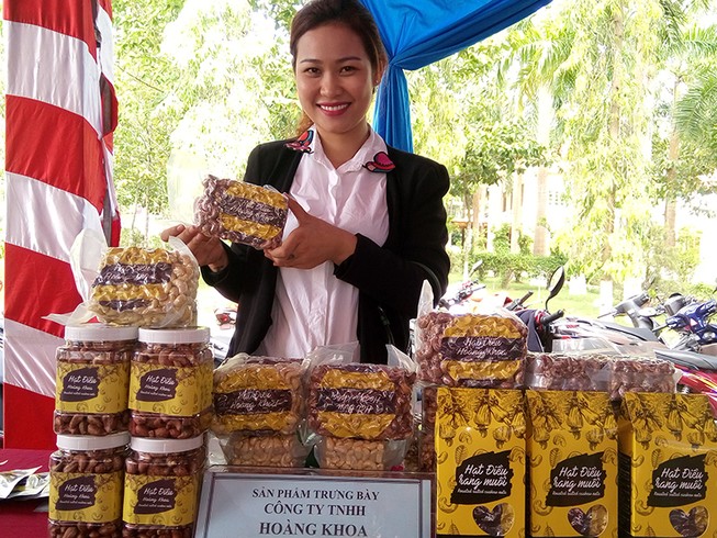 Hàng Việt chinh phục thế giới, thất thế ở sân nhà