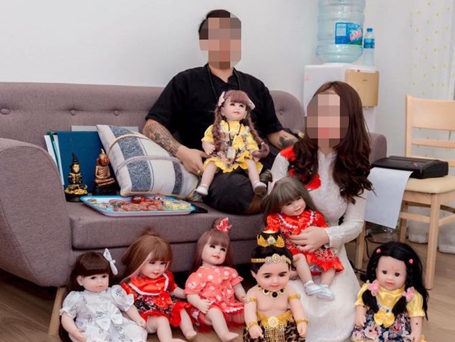Trào lưu kỳ quái: Nuôi búp bê như nuôi em bé