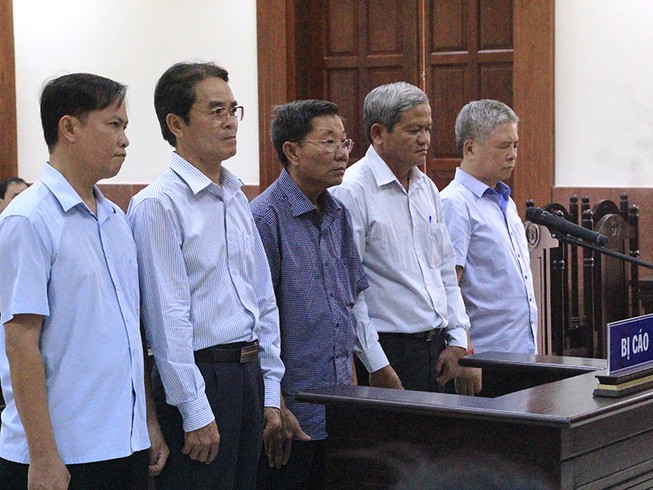 Tòa sai khi cho cựu phó thống đốc hưởng án treo