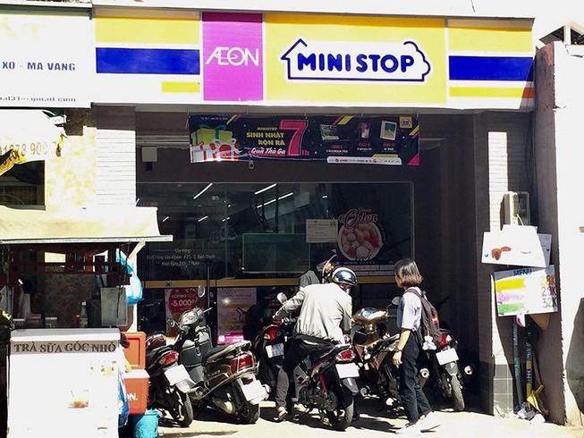Vào cửa hàng tiện lợi, mất xe: Ai đền?