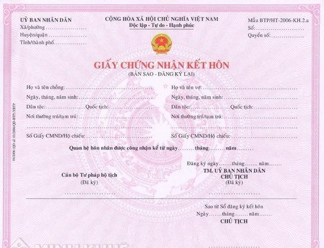 Không có giấy kết hôn, con có được mang họ cha?