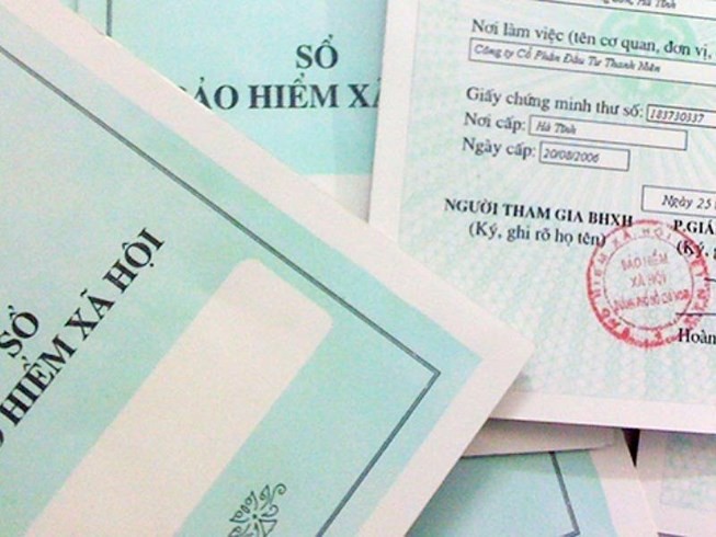Công ty không chịu giao sổ bảo hiểm, tôi phải làm sao?