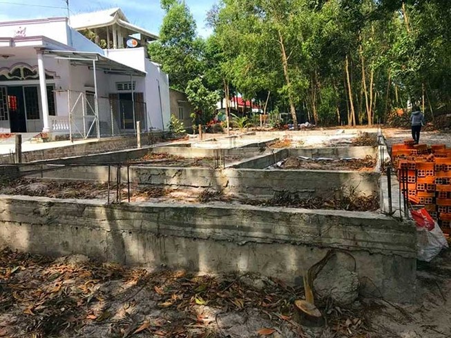 Bất lực khi người khác xây dựng trên đất mình