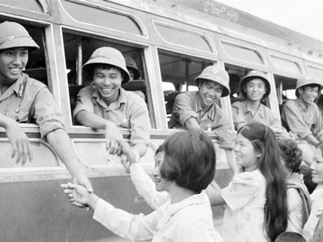 ‘Cứ thế mà đeo ba lô, lên xe rồi đi’