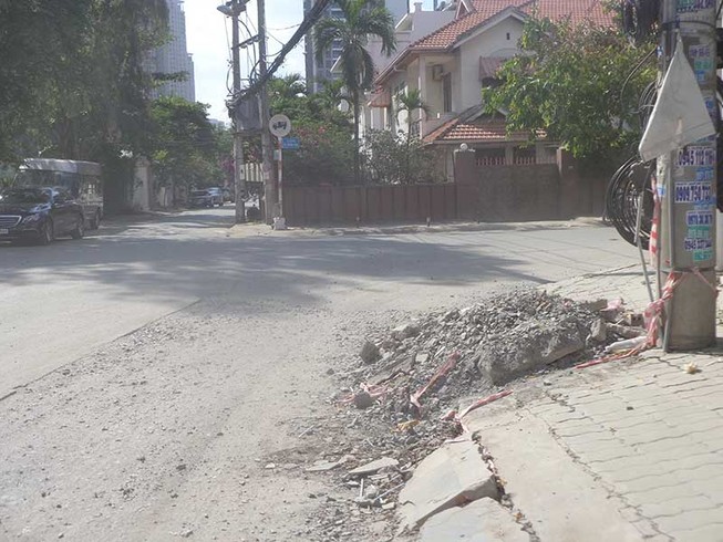 Nhếch nhác ở khúc cua