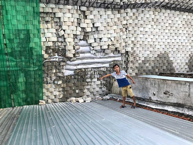 Dân viết tâm thư cầu cứu vì bức tường khủng sắp đổ