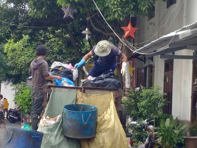 Phân loại rác tại nguồn: dân làm, người gom rác... trộn chung!