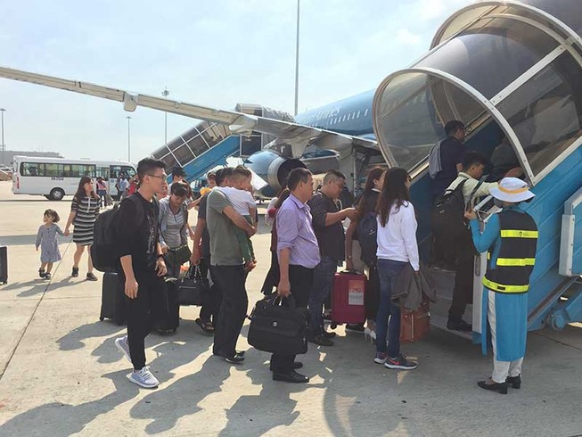 ‘Cháy’ vé máy bay, vé tàu dịp cao điểm Tết