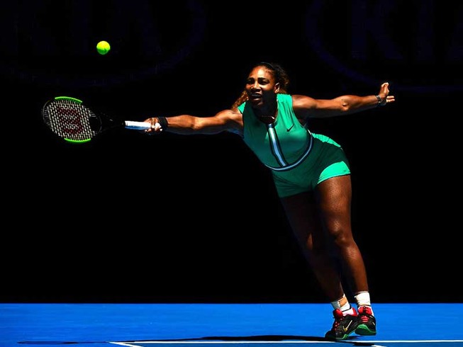 Dẫn 5-1, Serena ‘đứng hình’ thua ngược 5-7 và bị loại