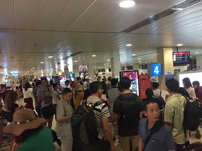 Vé máy bay Tết giá rẻ hết, hạng thương gia còn