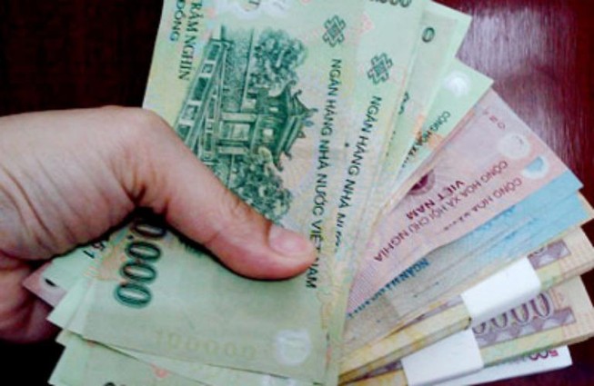 Vợ không đưa tiền chồng xài Tết, phạt đến 500.000 đồng
