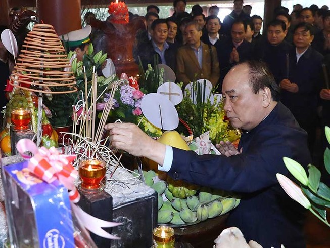 Thủ tướng dâng hương Chủ tịch Hồ Chí Minh